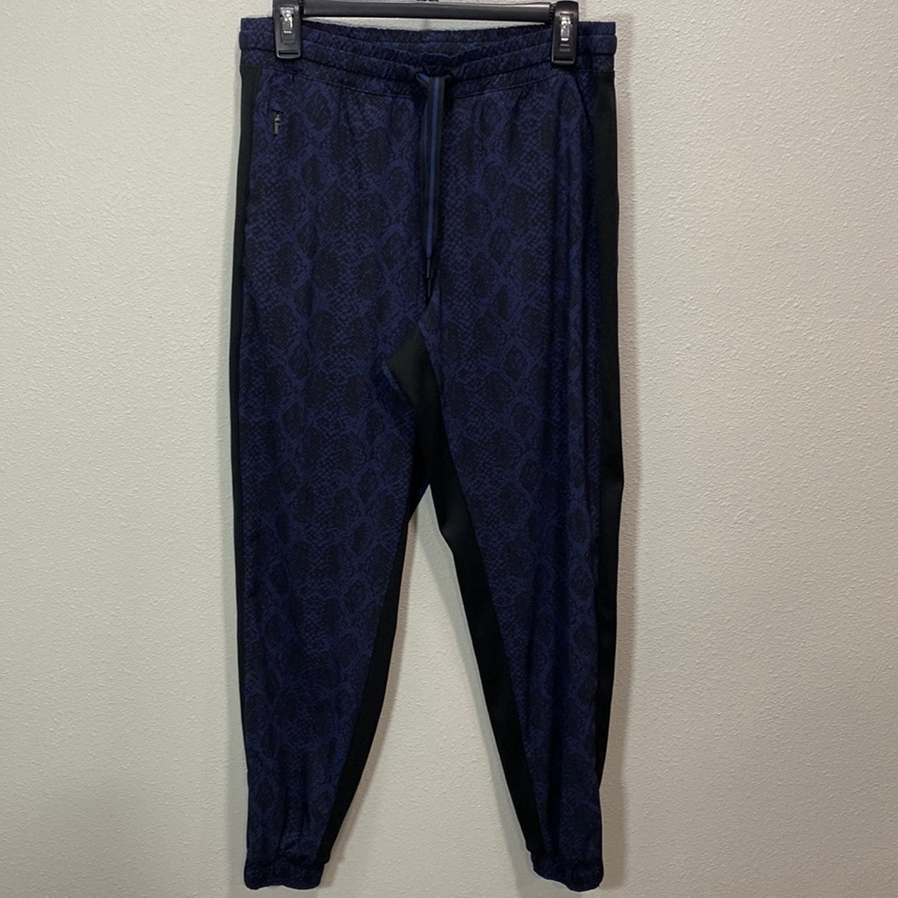 Athleta Brooklyn jogger snakeskin print blue‎ black
